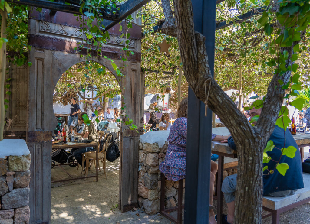 Ibiza,Restaurant Las Dalias,Restaurant,Innenhof,Mediterran,Bäume,Atmosphäre